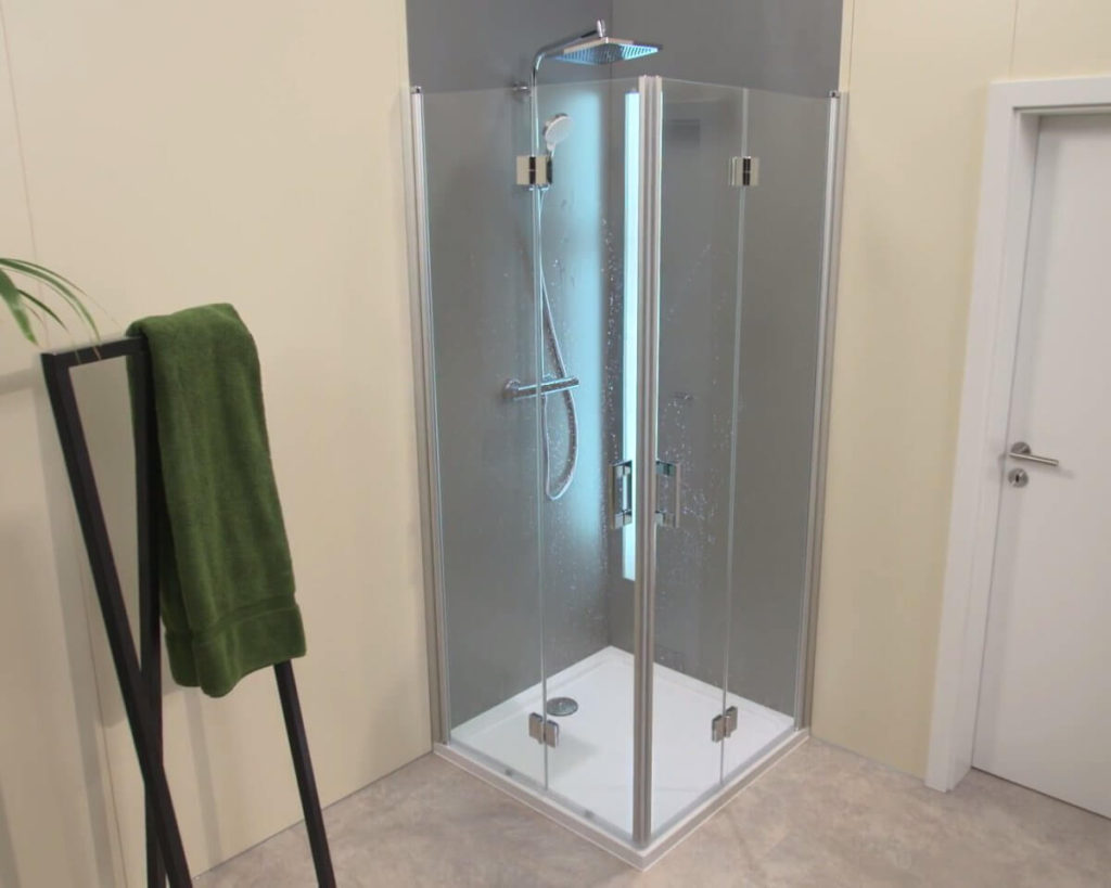 Panel prysznicowy czy zestaw podtynkowy