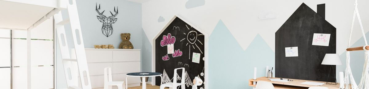 pokój dziecięcy, ściany pomalowane farbą tablicową, magnetyczną