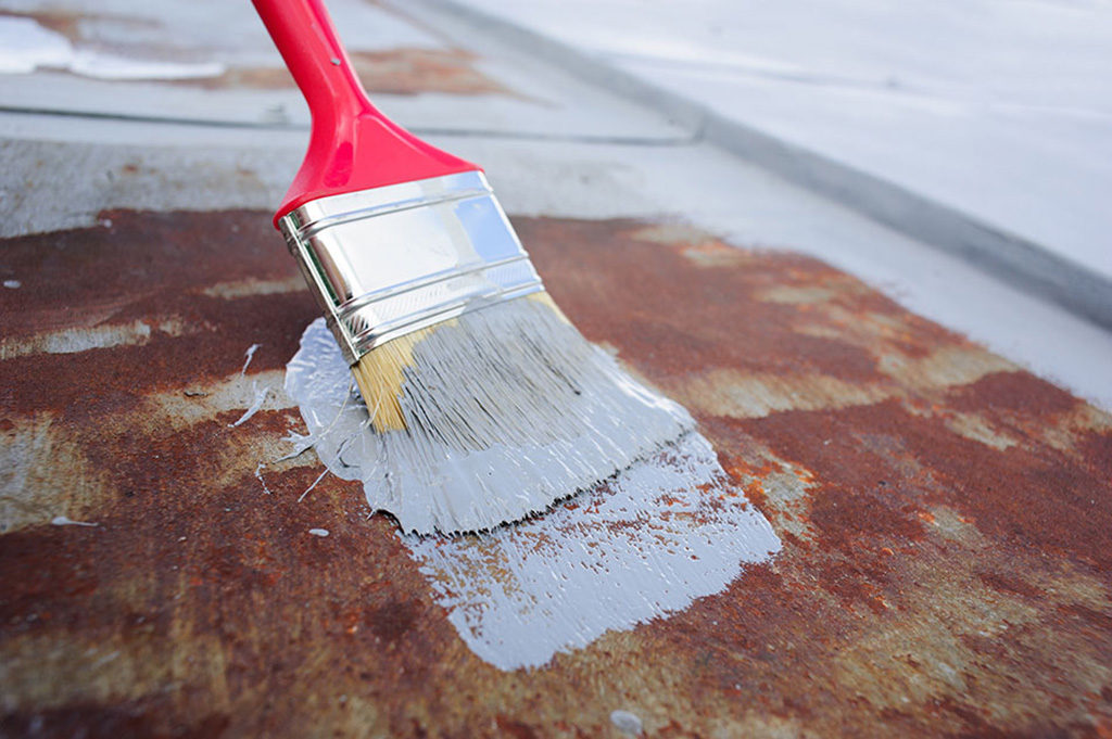 Malowanie metalowych powierzchni - jak zapobiegać powstawaniu rdzy? PORADNIK