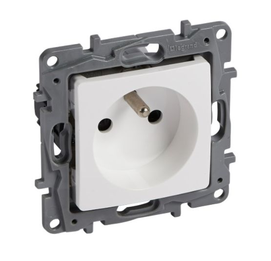 Gniazdo 2P+Z 16A Przesłony Biały Niloe 664536 Legrand
